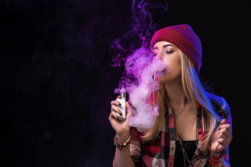 Choosing Between Disposable And Traditional VAPES In Canada 768554